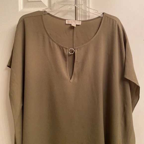 Michael Kors plus size handkerchief/Hem Top - Picture 2 of 6